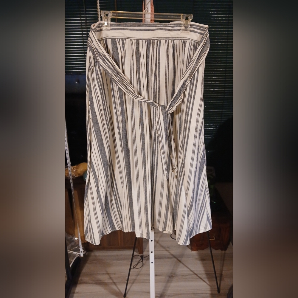 Preloved Striped Blue and White Women's Skirt